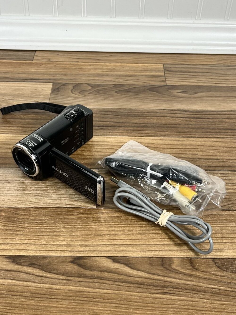 JVC Everio HD Camcorder GZ-HM35BU With Battery No Charger